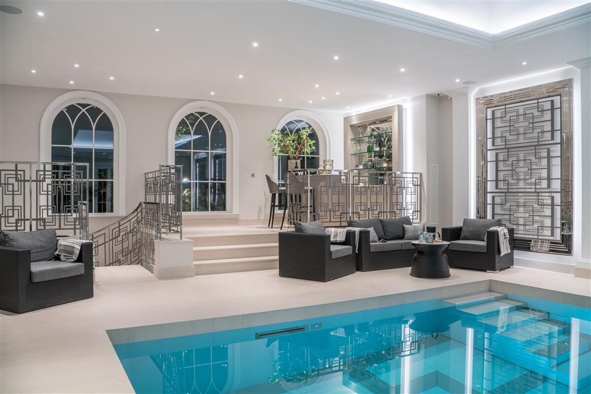 house to rent in East Road, St Hill, Weybridge, Surrey, KT13