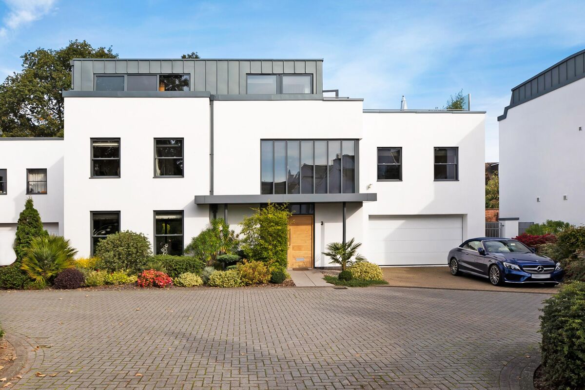 house for sale in The Lyndons, Lyndhurst Road, Exeter, Devon, EX2