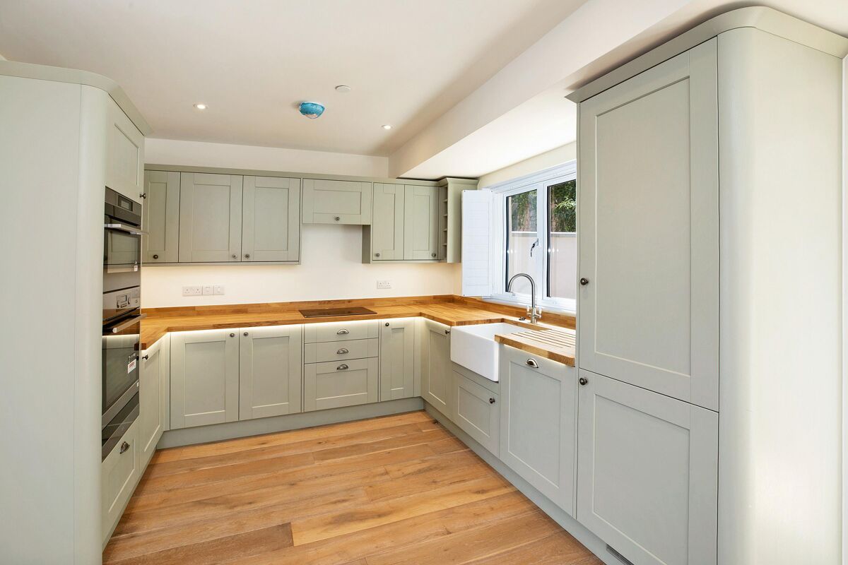 house for sale in Beach Road, Torquay, Devon, TQ1 EXE012193480