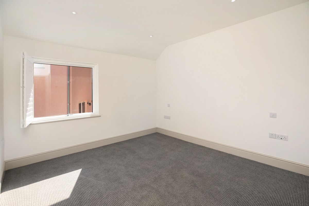 house for sale in Beach Road, Torquay, Devon, TQ1 EXE012193480