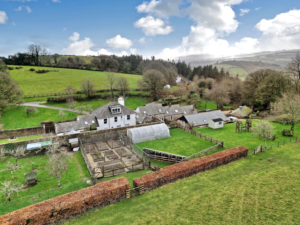 Set in a quiet Dartmoor valley with far reaching views, dark skies and ...