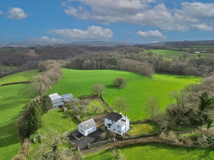 Picture of 5 bedroom house for sale.