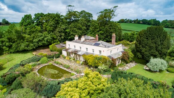 Picture of 5 bedroom house for sale.