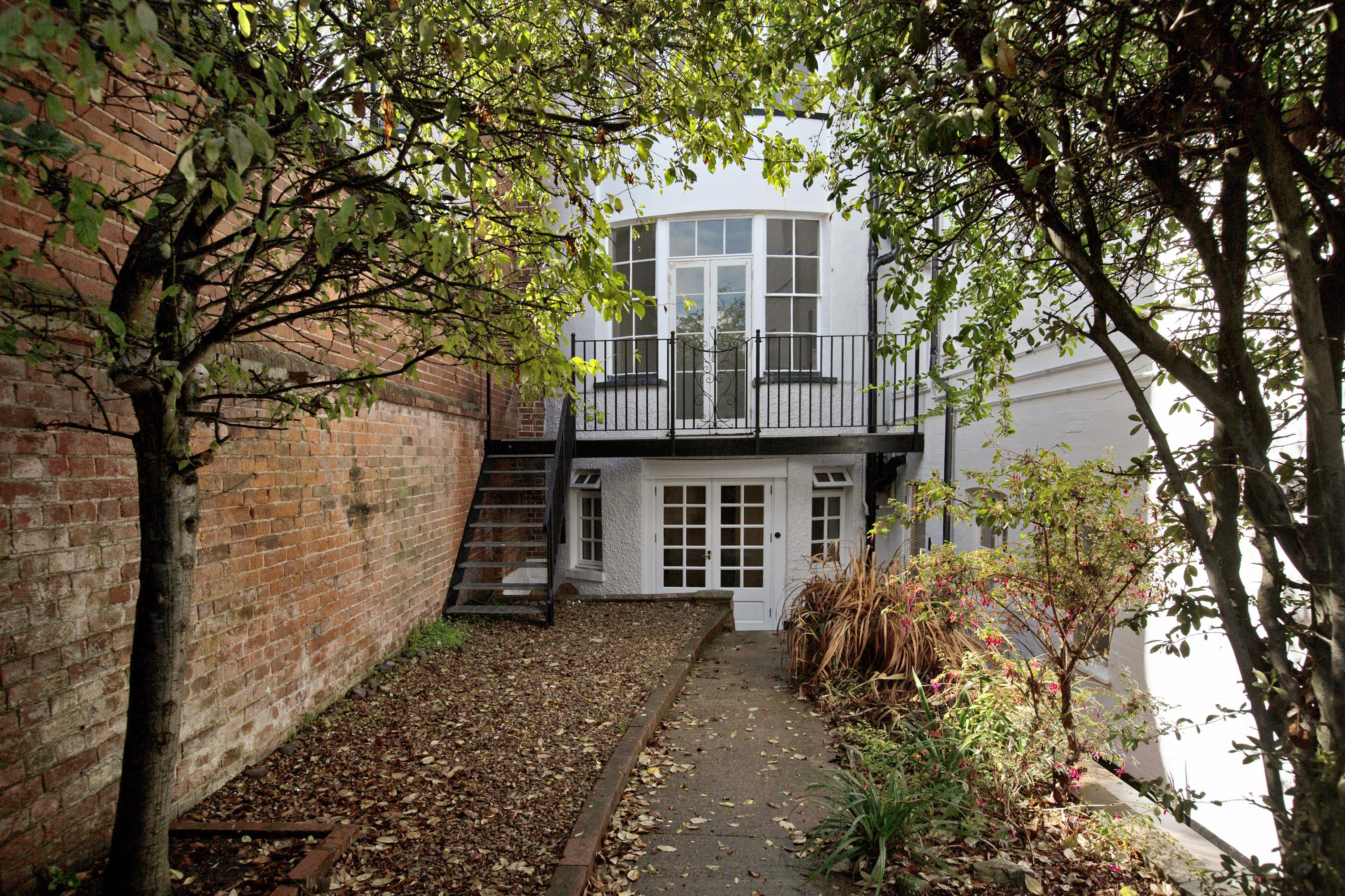 Knight Frank Property exe012525899