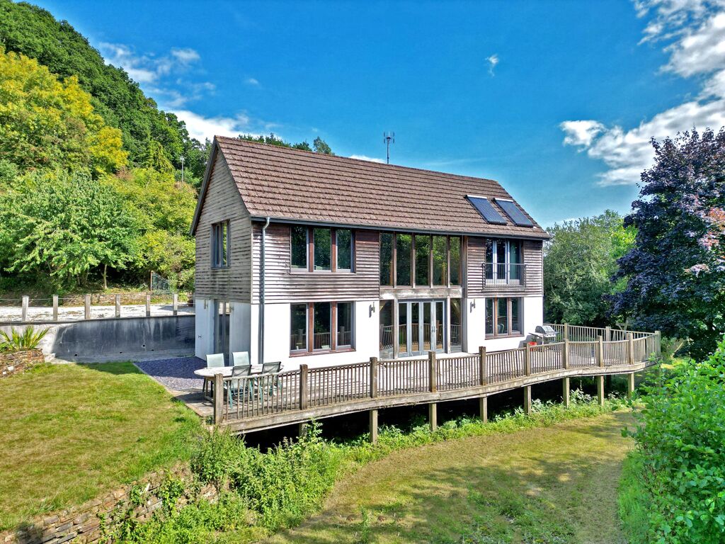 Image of Three Horse Shoes, Cowley, Exeter, Devon, EX5