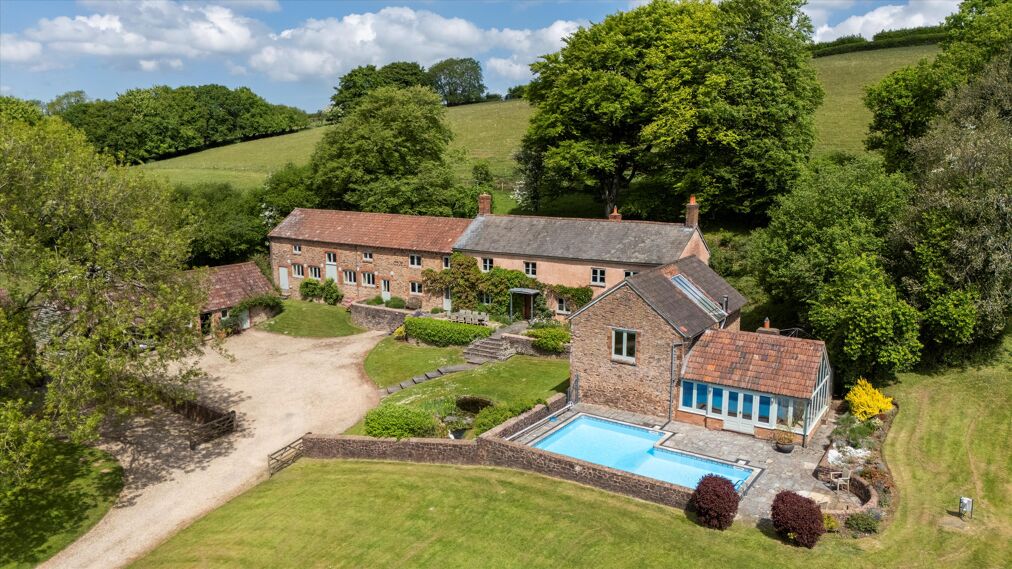 Image of Shillingford, Tiverton, Devon, EX16