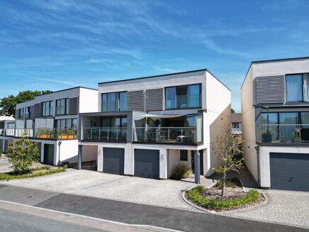 Picture of 4 bedroom house for sale.