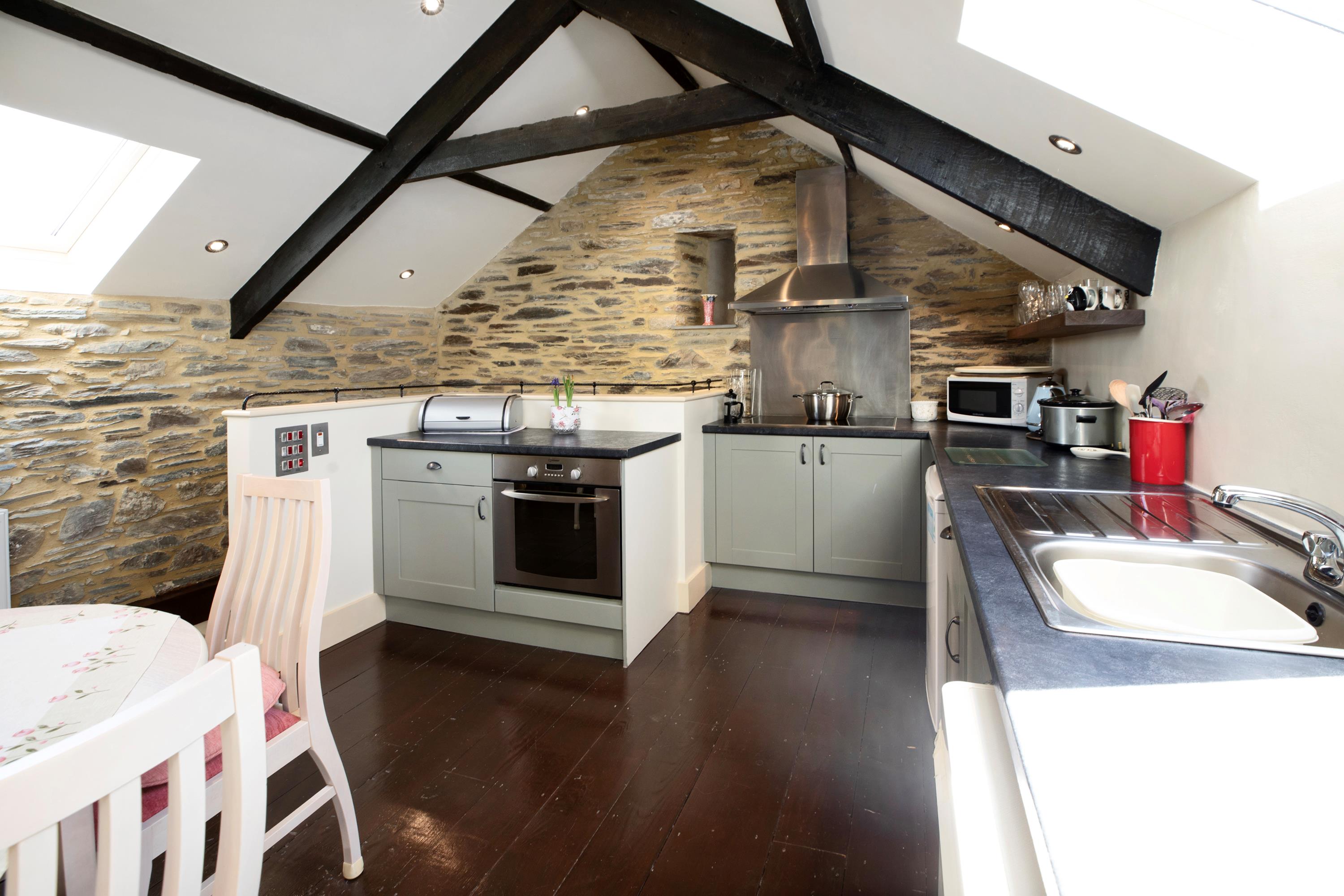 A Rustic Oasis in the Heart of the Countryside 3