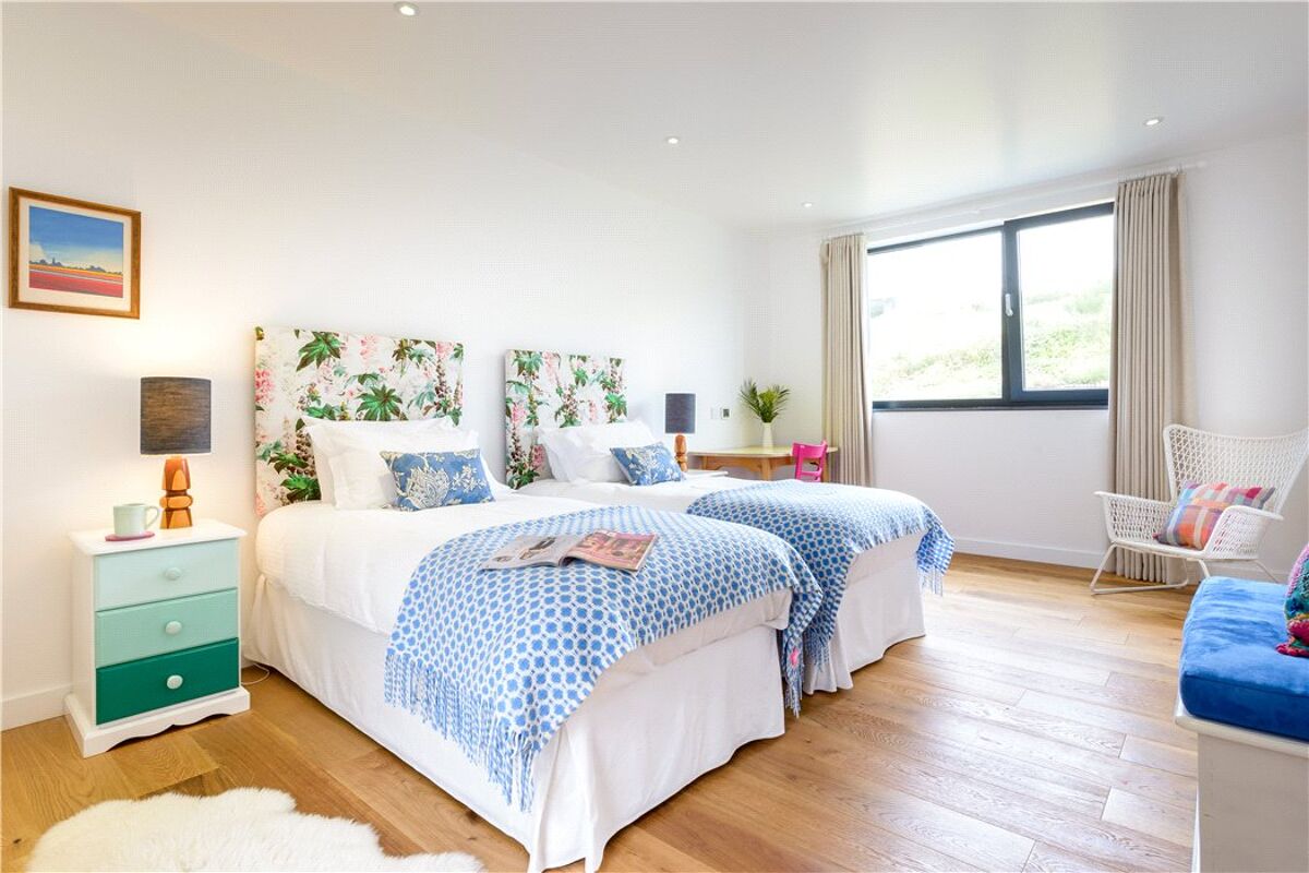 house for sale in Tredragon Road, Mawgan Porth, Newquay, Cornwall, TR8