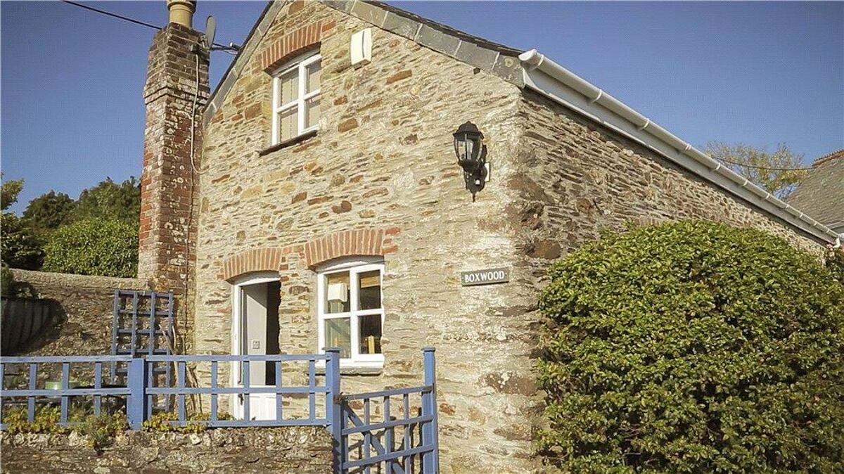 house for sale in Weir Quay, Yelverton, Devon, PL20. EXE130405