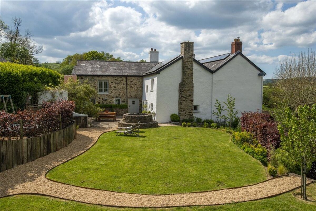 house for sale in Shillingford, Tiverton, Devon, EX16 EXE190100