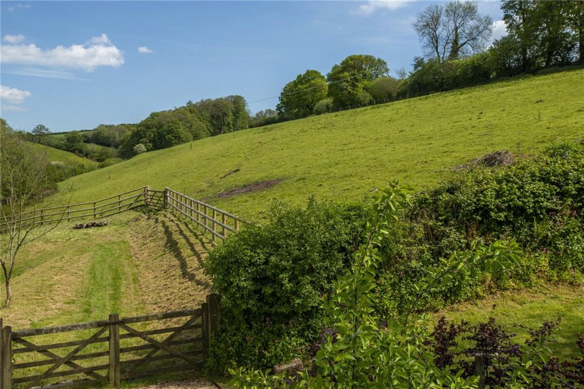 house for sale in Shillingford, Tiverton, Devon, EX16 EXE190100