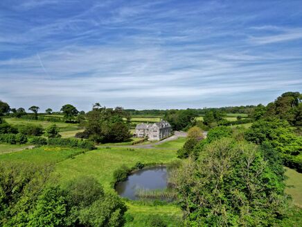 Picture of 5 bedroom house for sale.