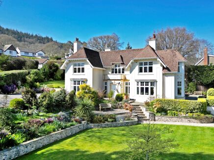 Picture of 5 bedroom house for sale.