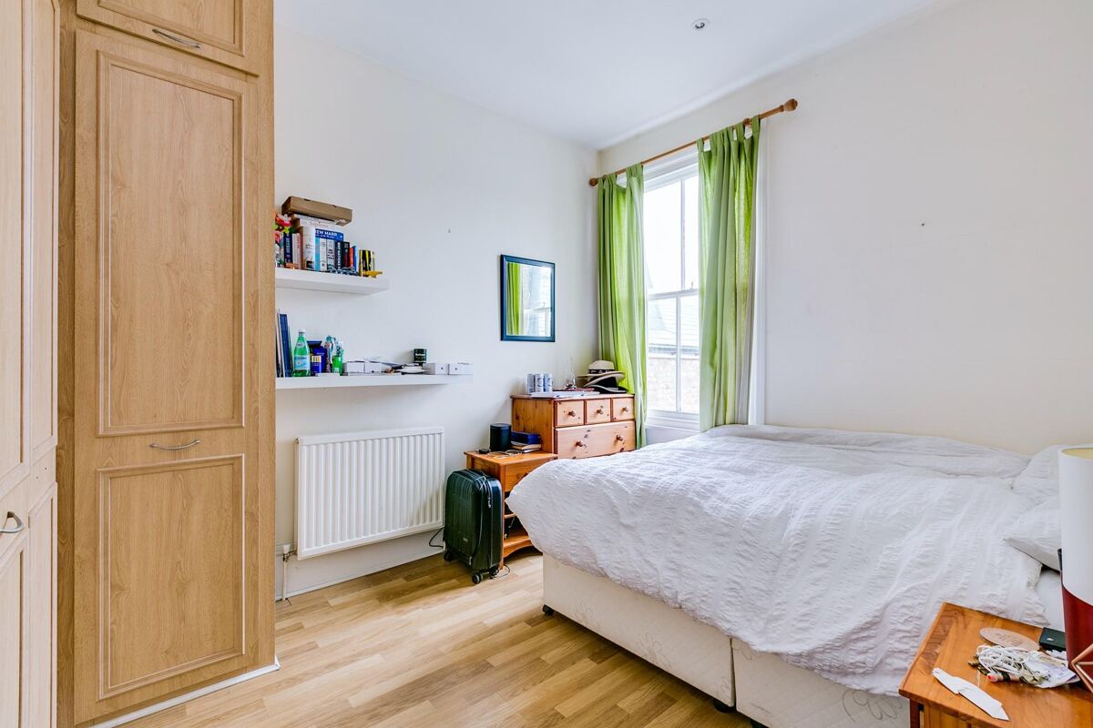 flat for sale in Peterborough Road, Fulham, London, SW6 FLH012021476