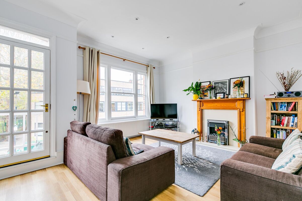flat for sale in Peterborough Road, Fulham, London, SW6 FLH012021476