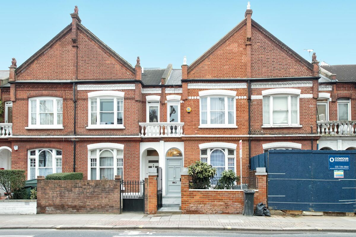 house for sale in Wandsworth Bridge Road, Fulham, London, SW6 FLH012024791 Knight Frank house for sale in Wandsworth Bridge Road, Fulham, London, SW6 FLH012024791 Knight Frank