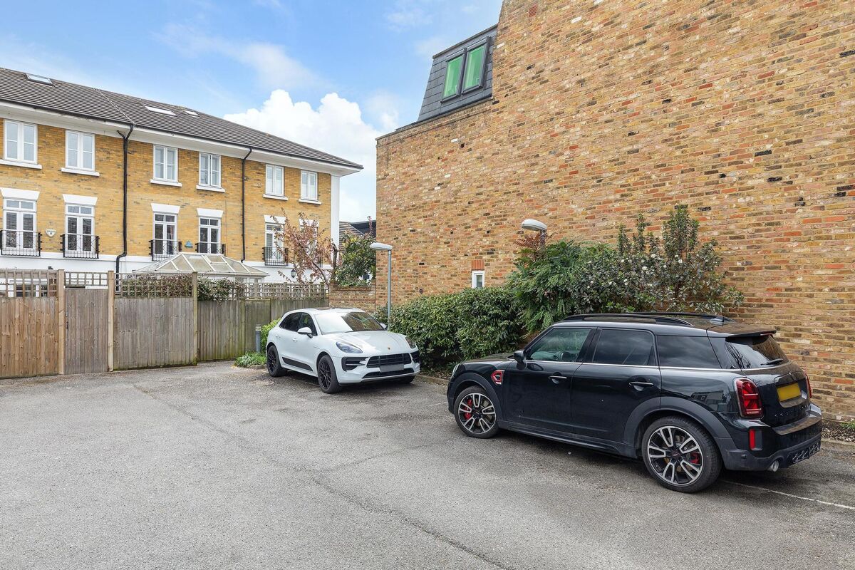 house for sale in Harwood Terrace, Fulham, SW6. FLH012044475 Knight