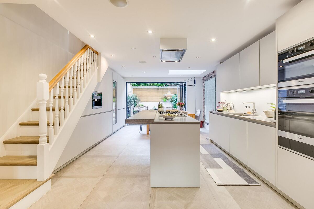 house for sale in Kilmaine Road, Fulham, SW6. FLH012047408 Knight Frank