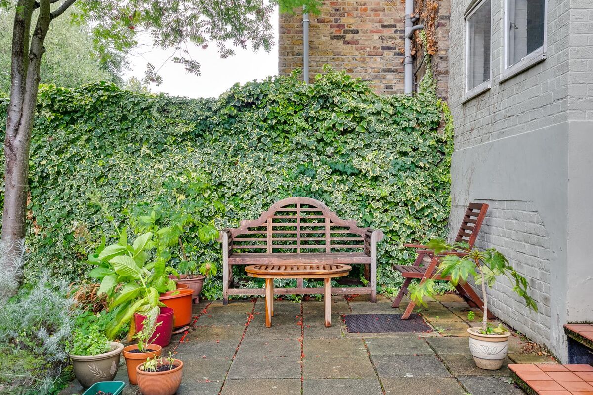 flat for sale in Walham Grove, Fulham, SW6 FLH012064007 Knight Frank