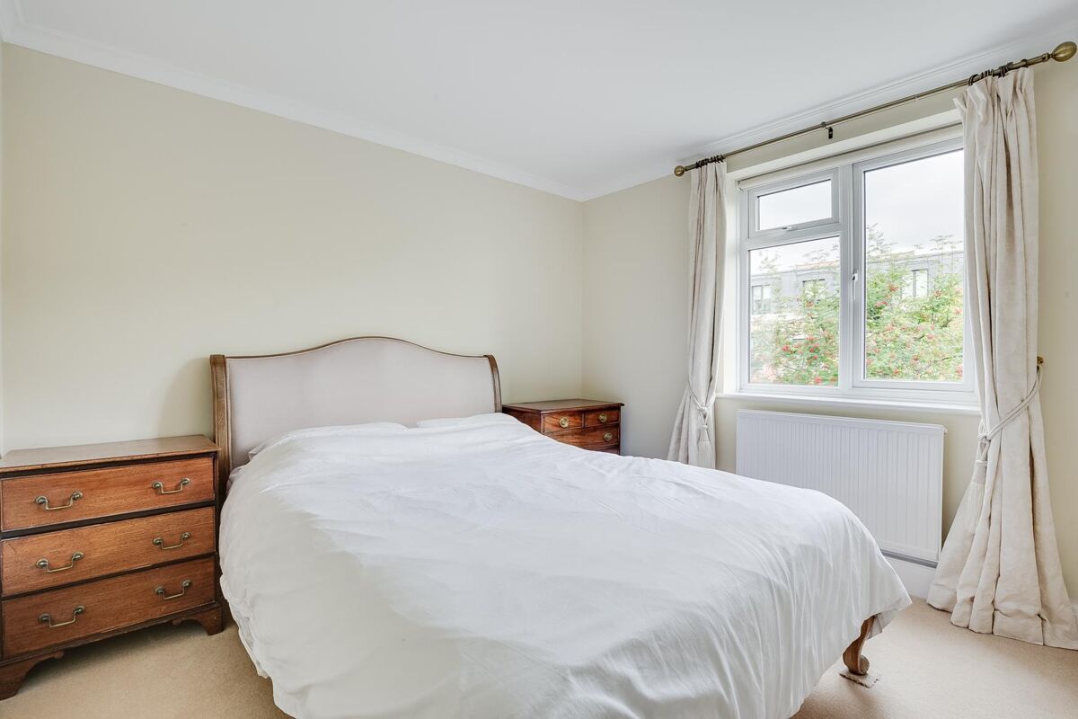 flat for sale in Walham Grove, Fulham, SW6 FLH012064007 Knight Frank
