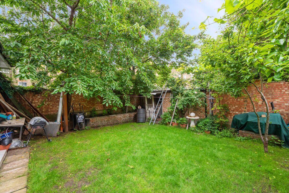 house for sale in Halford Road, Fulham, SW6. FLH012129868 Knight Frank