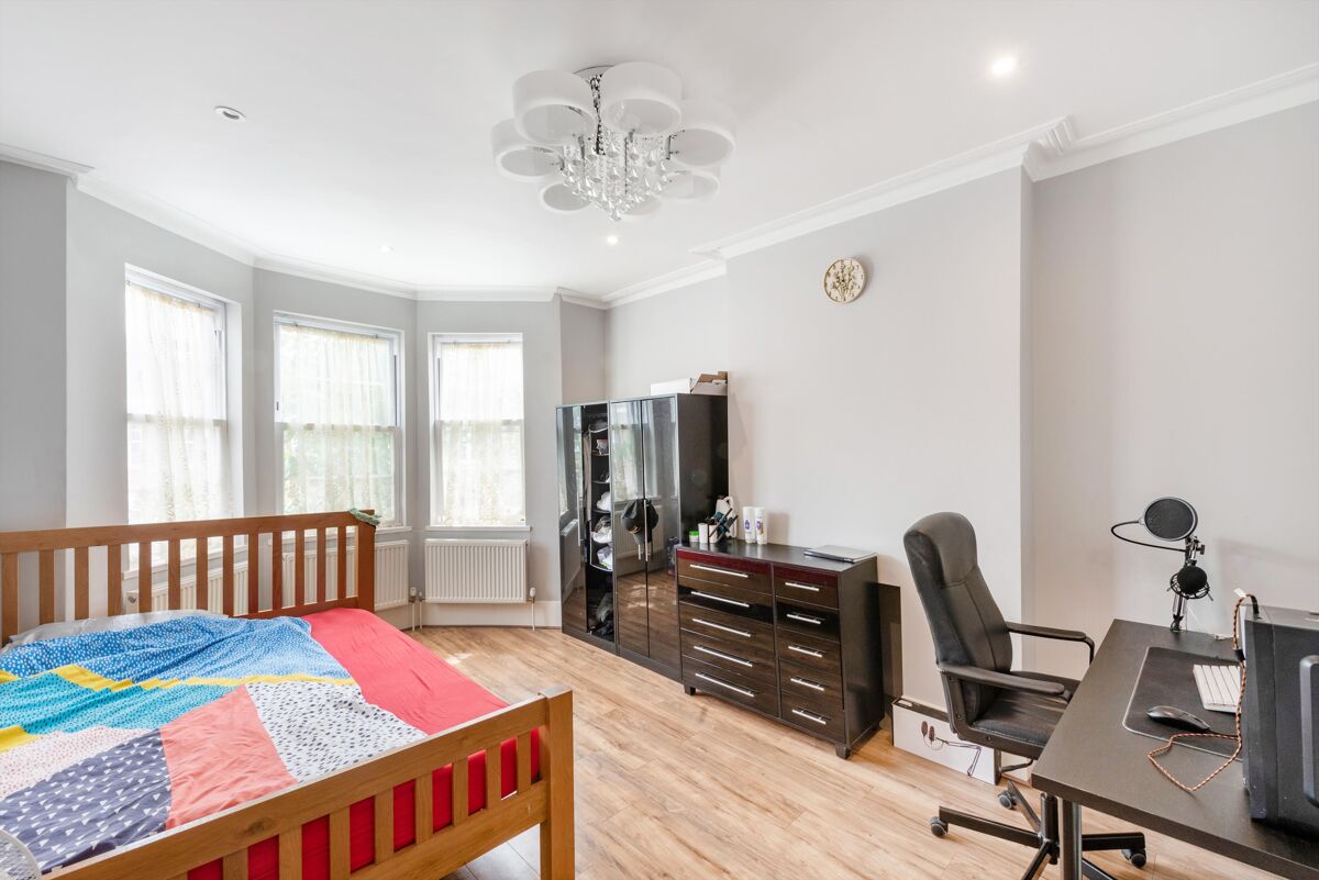 house for sale in Halford Road, Fulham, SW6. FLH012129868 Knight Frank
