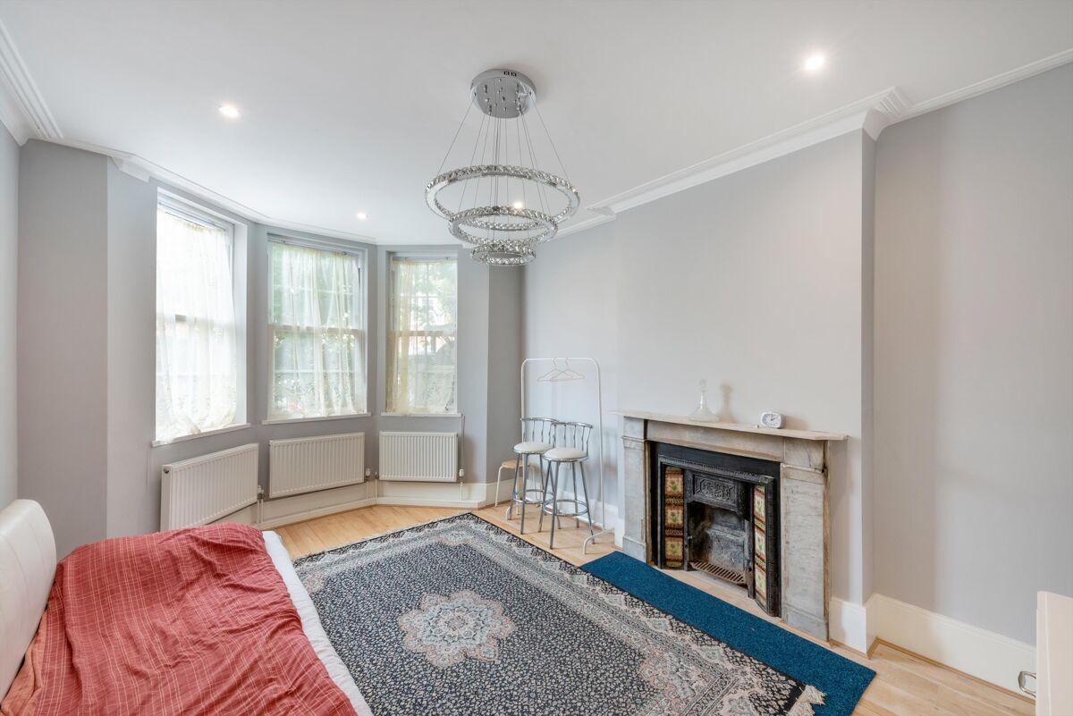 house for sale in Halford Road, Fulham, SW6. FLH012129868 Knight Frank