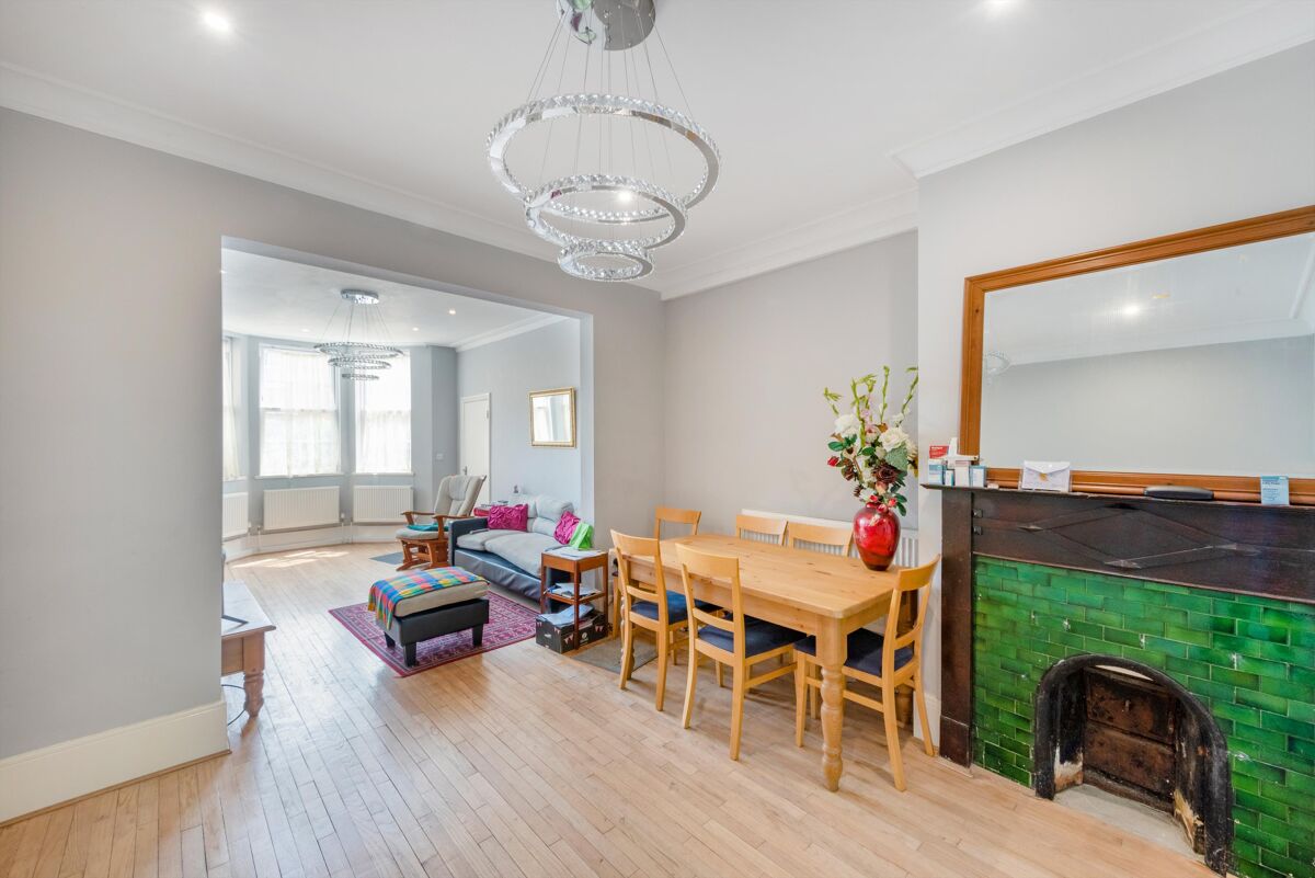 house for sale in Halford Road, Fulham, SW6. FLH012129868 Knight Frank