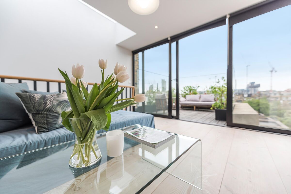 house for sale in Moore Park Road, Fulham, SW6. FLH012132689 Knight