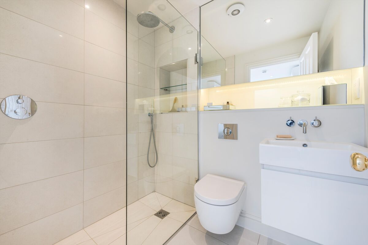 house for sale in Moore Park Road, Fulham, SW6. FLH012132689 Knight