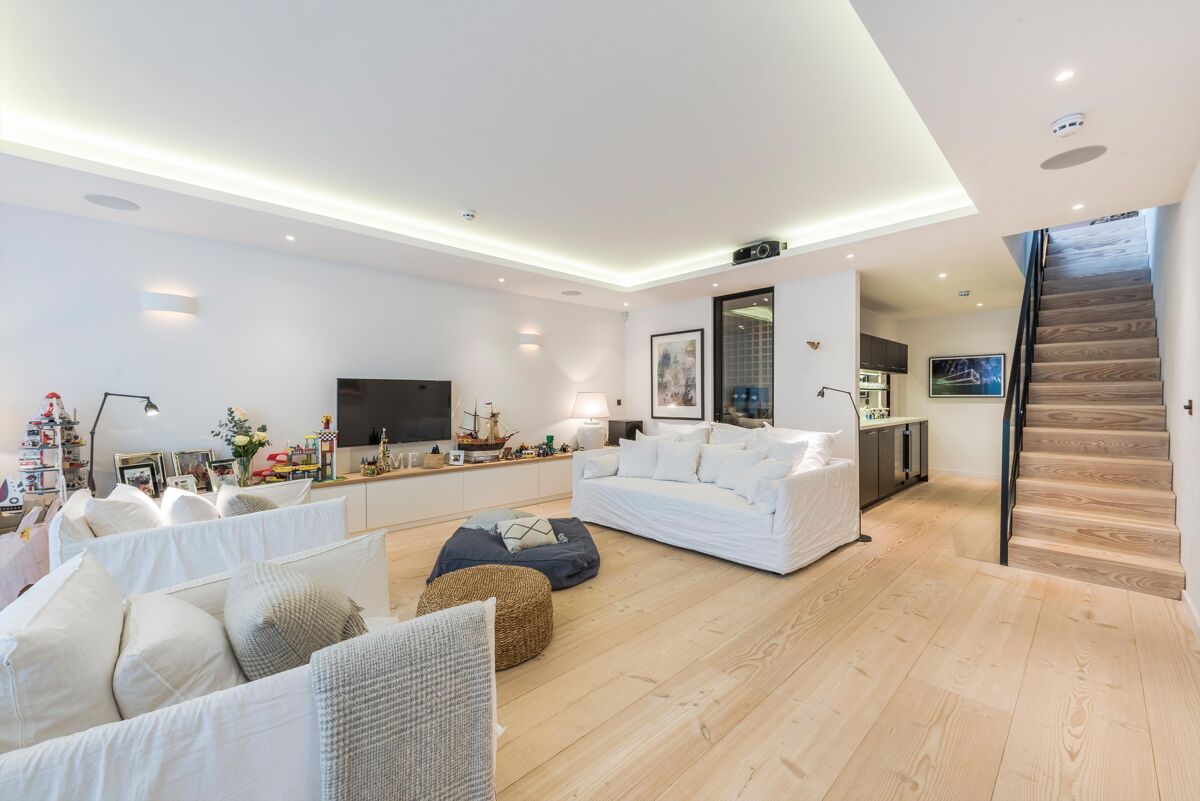 house for sale in Moore Park Road, Fulham, SW6. FLH012132689 Knight