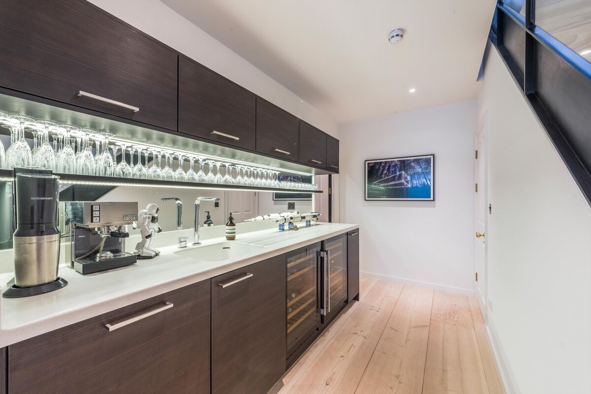 house for sale in Moore Park Road, Fulham, SW6. FLH012132689 Knight