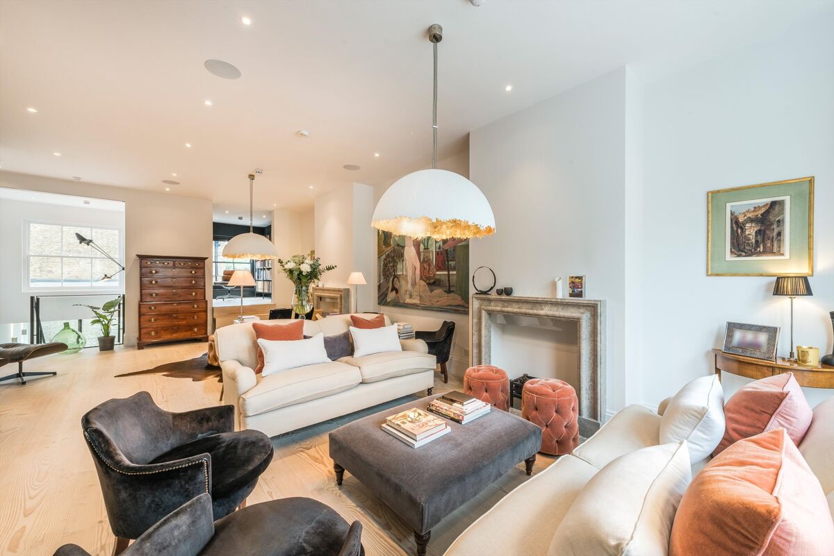 house for sale in Moore Park Road, Fulham, SW6. FLH012132689 Knight