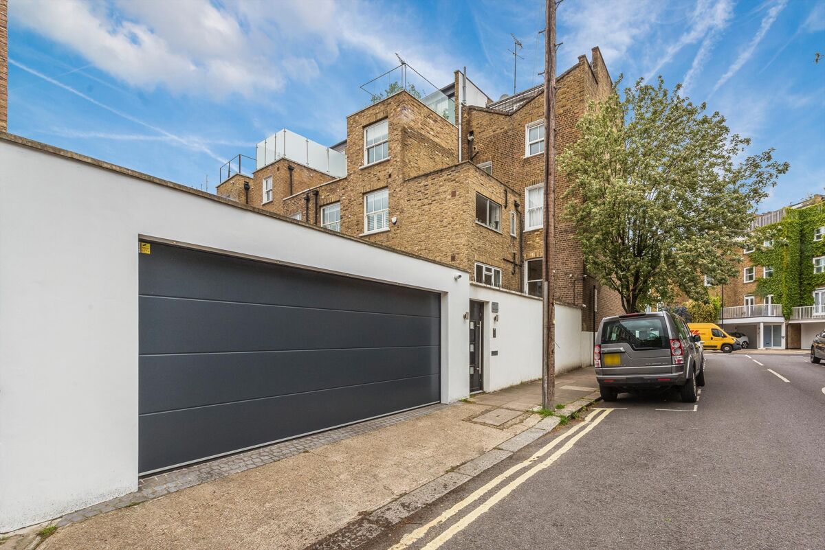 house for sale in Moore Park Road, Fulham, SW6. FLH012132689 Knight