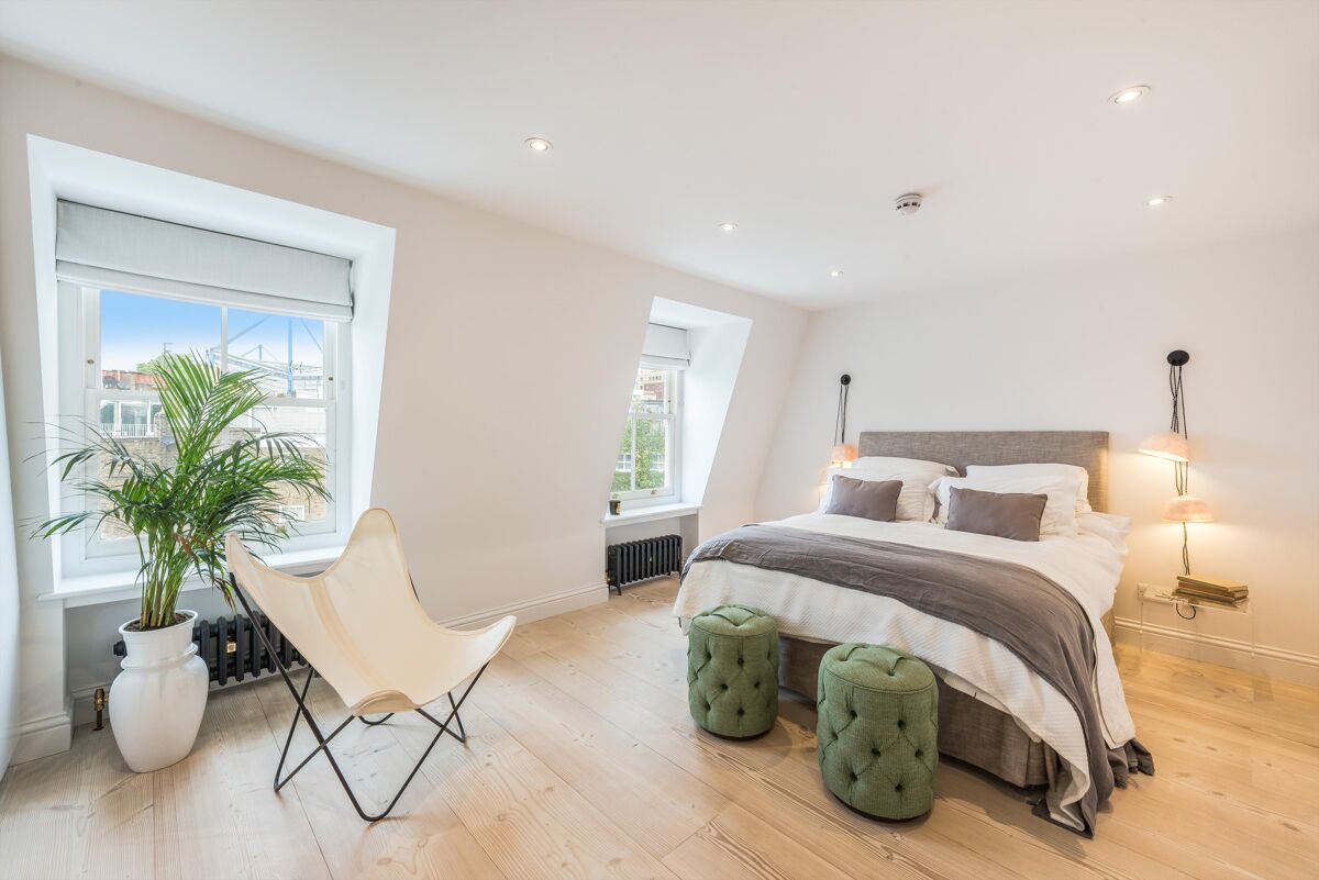 house for sale in Moore Park Road, Fulham, SW6. FLH012132689 Knight