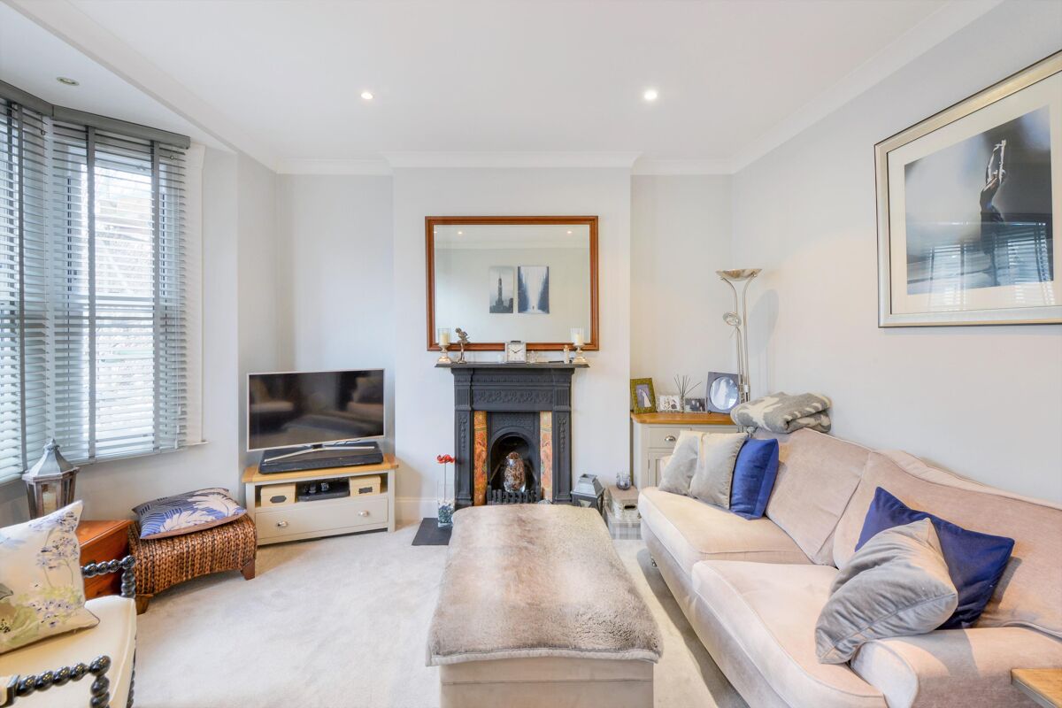 flat for sale in Bronsart Road, Fulham, SW6 - FLH012170665 | Knight Frank