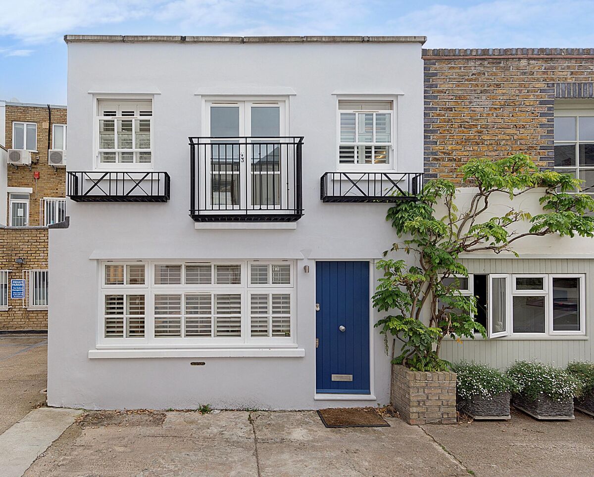 house for sale in Swan Mews, London, SW6 FLH012299138 Knight Frank