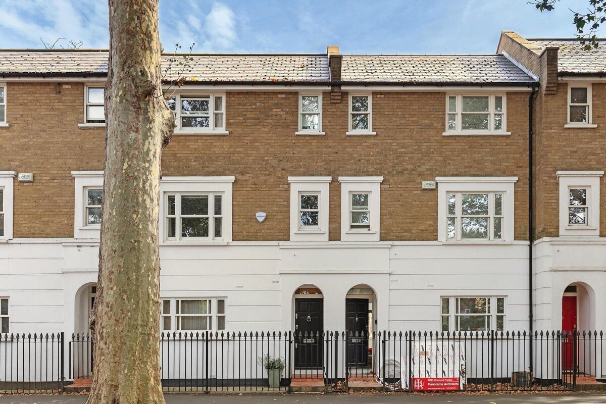 house for sale in Harwood Mews, Moore Park Road, London, SW6