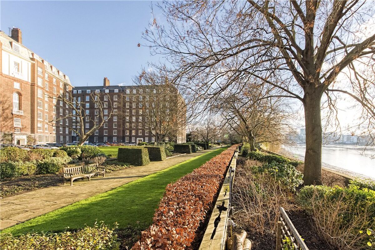 flat for sale in Rivermead Court, Ranelagh Gardens, London, SW6