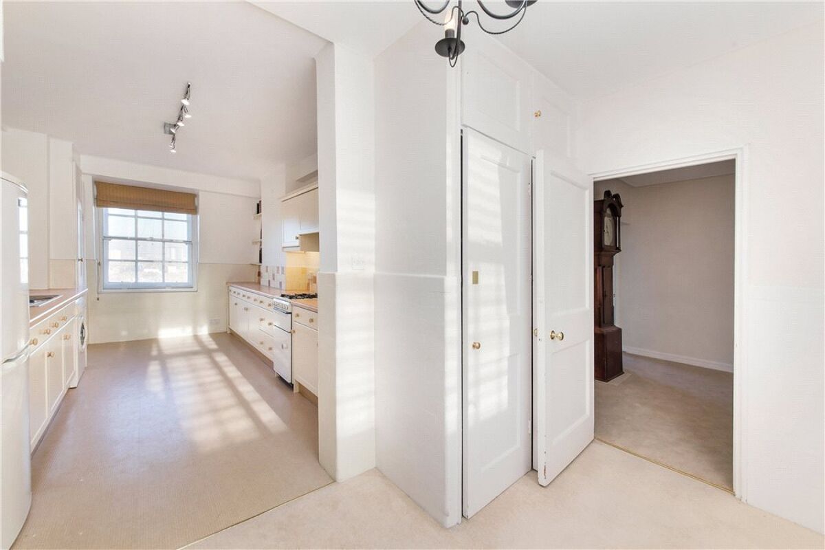 flat for sale in Rivermead Court, Ranelagh Gardens, Fulham, London, SW6