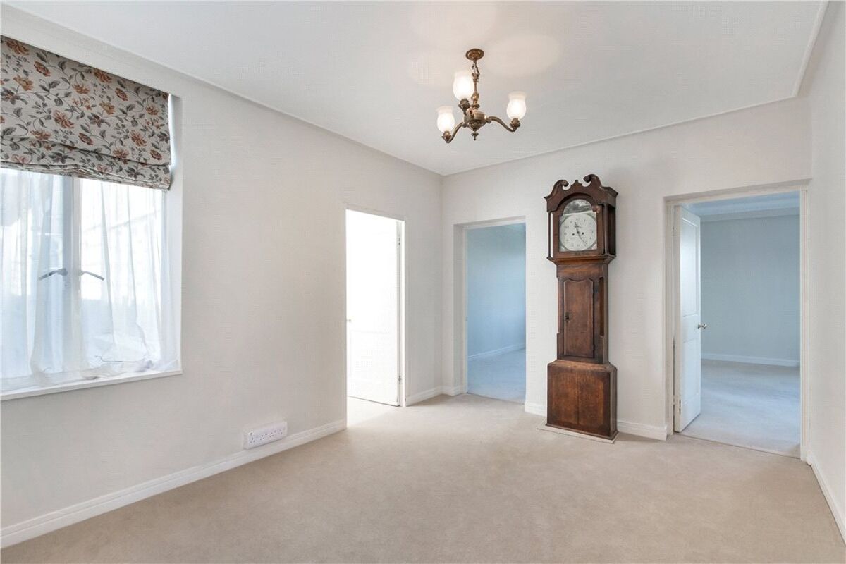 flat for sale in Rivermead Court, Ranelagh Gardens, Fulham, London, SW6
