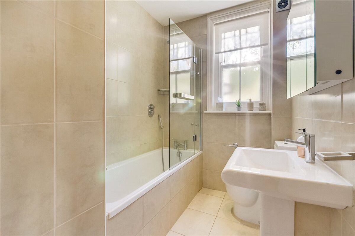 flat for sale in Spencer Mansions, Queen's Club Gardens, Barons Court