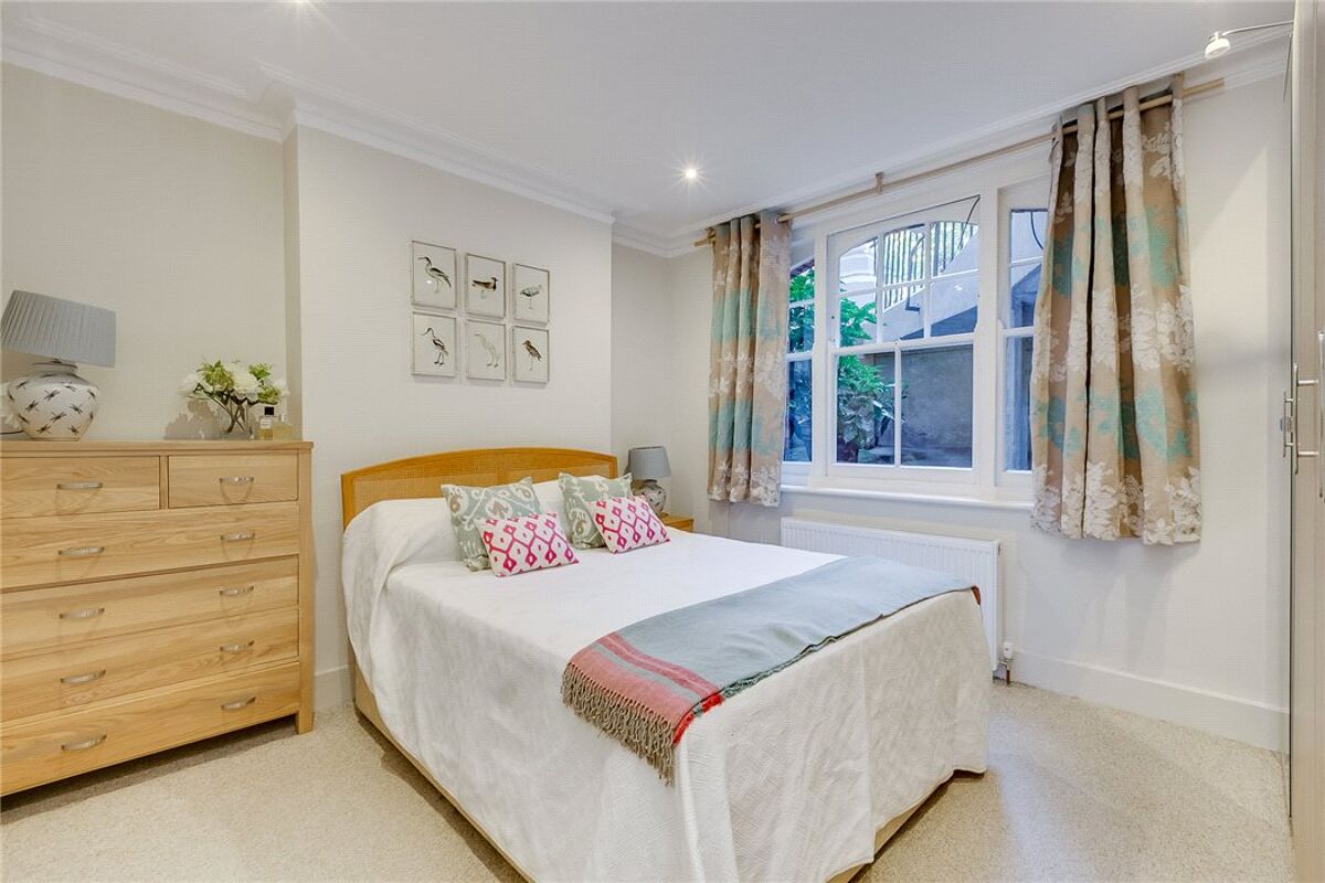 flat for sale in Spencer Mansions, Queen's Club Gardens, Barons Court