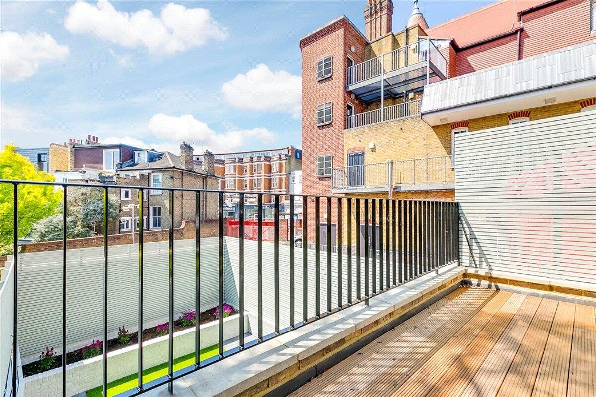 flat for sale in Shottendane Road, Fulham, SW6. FLH180087 Knight Frank