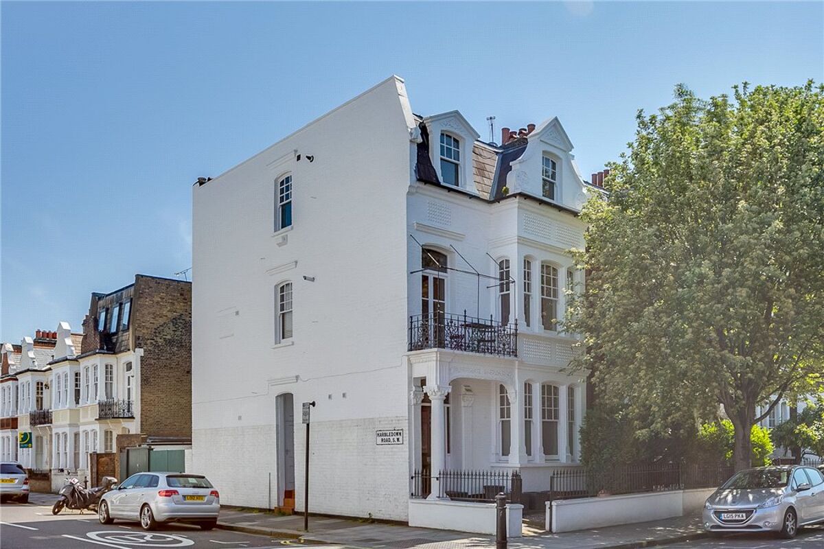 flat for sale in Parsons Green Lane, Parsons Green, London, SW6