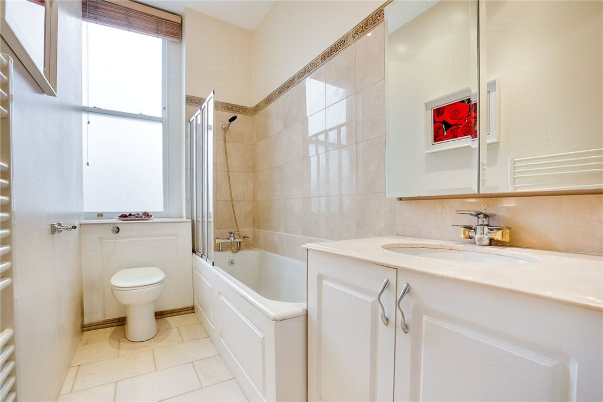 flat for sale in Hurlingham Court, Ranelagh Gardens, London, SW6