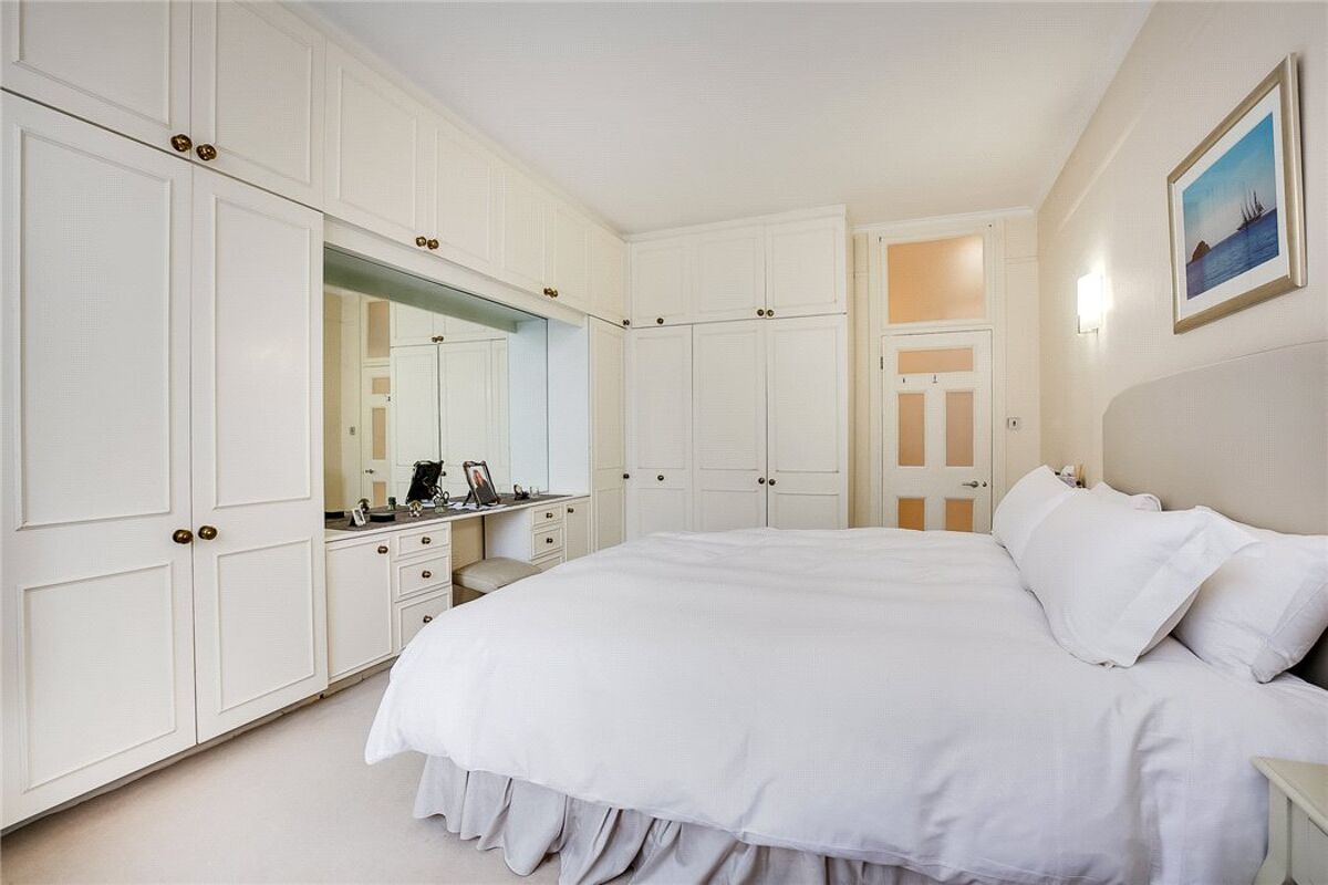 flat for sale in Hurlingham Court, Ranelagh Gardens, London, SW6