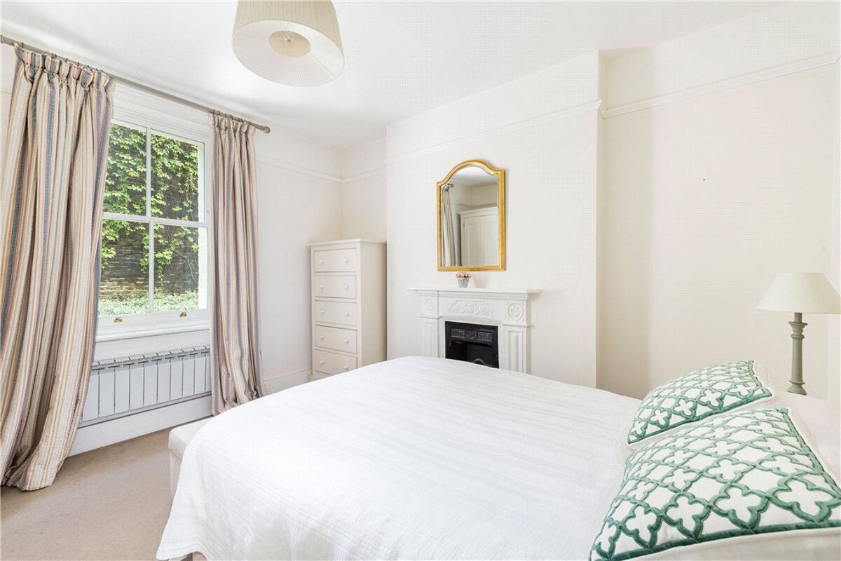 flat for sale in Heber Mansions, Queen's Club Gardens, London, W14