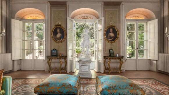 Picture of 5 bedroom apartment for sale.